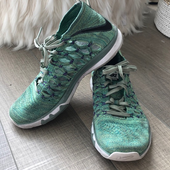 Nike Shoes - Nike running shoes